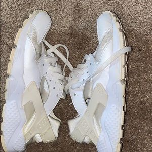 Faded Nike haureache sneakers